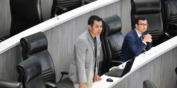 ECT accuses former Prachatai editor-in-chief of running in the senate election while ineligible