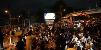 During the protest on 24 September 2020, protesters blocked the Kiakkai Intersection to prevent senators from leaving parliament. (File photo)