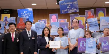 Representatives of the People's Amnesty Network filed a petition with representatives of government whip