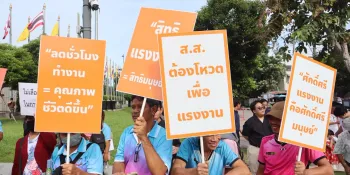 Labour rights network gathered in front of parliament on 17 September to demand that the House approves the two labour protection amendments bills (Photo from Labour Network for People's Right)