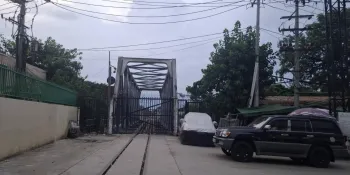 The border bridge to Thailand is closed on August 25, 2025 in Cambodia's Poipet city among land border closures during the Thailand-Cambodia border conflict. (Danielle Keeton-Olsen/Mekong Independent)