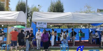 Voters from Khonkaen during advance voting in Bangkok's Chatuchak district on Sunday (1 February)