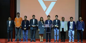 The 10 People's Party MPs at a press conference this afternoon (24 April) after the Supreme Court accepted a petition against the 44 former Move Forward Party MPs over their bid to amend the royal defamation law. (Photo from People's Party)