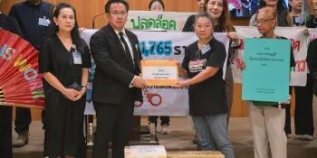 Empower Foundation representatives submitting the bill, along with the list of signatures, to parliament. (Photo from iLaw)