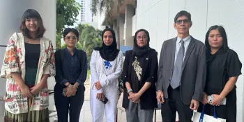 Angkhana Neelapaijit (third from right) with her lawyer and supporters (Photo from Protection International) 